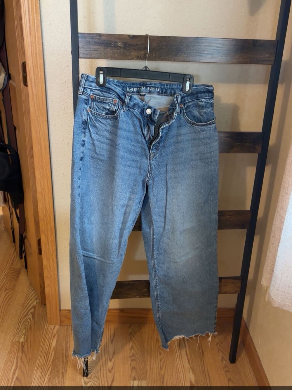 American Eagle Outfitters Women's Light Blue Straight-Leg Jeans